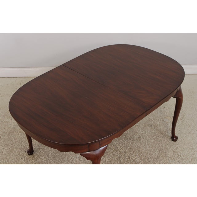 Henkel Harris Henkel Harris Queen Anne Mahogany Dining Room Table For Sale - Image 4 of 13