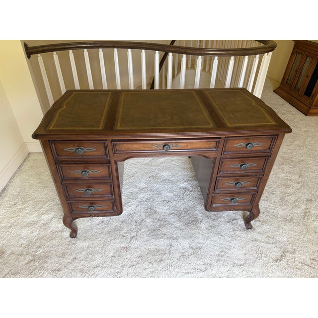 1950s Vintage Mid-Century Sligh French Provincial Gold-Tooled Leather Top Writng Desk For Sale - Image 5 of 12