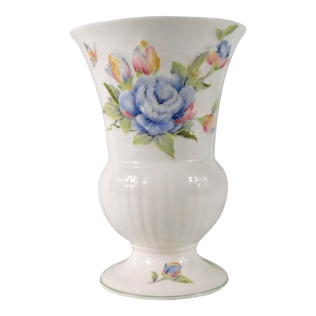 1970s John Aynsley & Sons White Floral Footed Vase in Celeste For Sale
