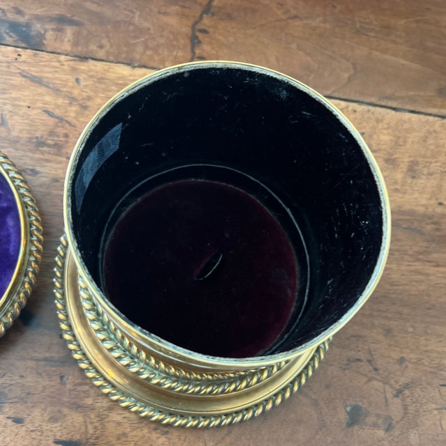 Italian Grand Tour Gilt Bronze Box With Inlaid Swan Intaglio For Sale In New York - Image 6 of 7