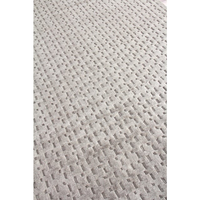 Exquisite Rugs Rothwell Hand Loom Bamboo Silk & Cotton Light Gray - 9'x12' For Sale In Los Angeles - Image 6 of 9