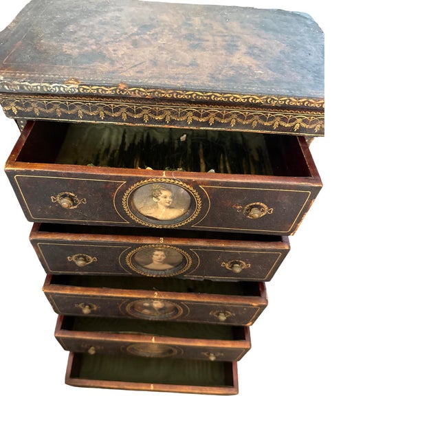 Italian Antique Italian Box With Painted Miniatures Featuring Women's Faces. For Sale - Image 3 of 9