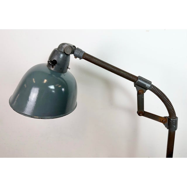 Industrial Grey Enamel Workshop Table Lamp from Siemens, 1950s For Sale - Image 10 of 18