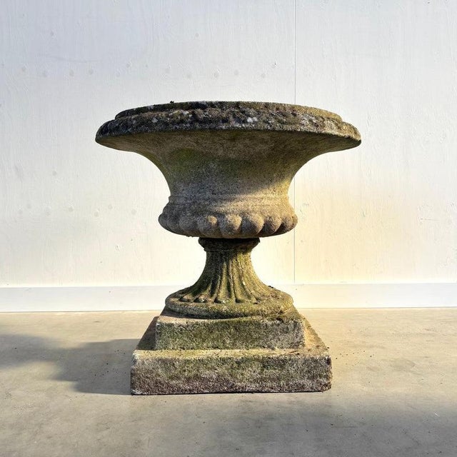 Remarks: Vintage brocante plant stand, platter. Two pieces made of concrete. Good condition, but with patina....