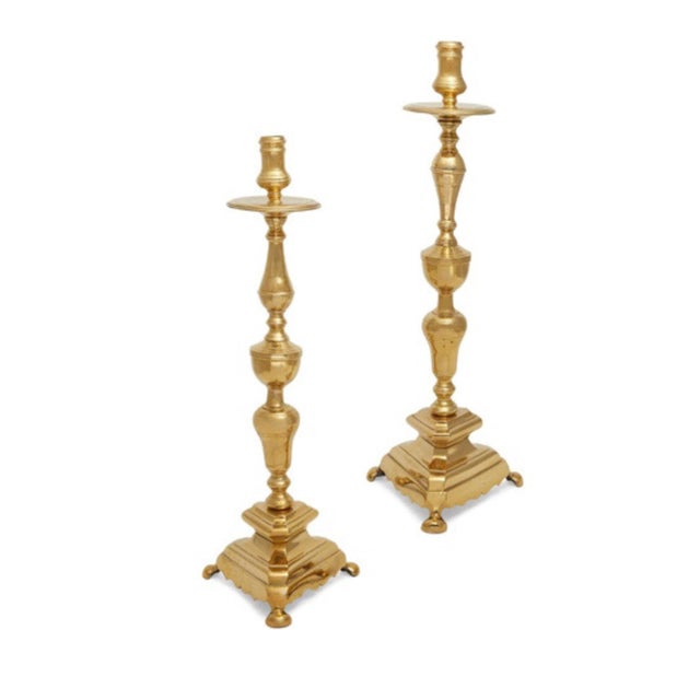 This is a great pair of early 18th century Baroque brass candlesticks. The candlesticks feature tripartite bases...