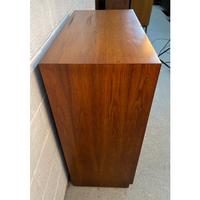 Wood Henredon Circa 60' Mid-Century Modern Walnut Highboy Dresser For Sale - Image 7 of 17