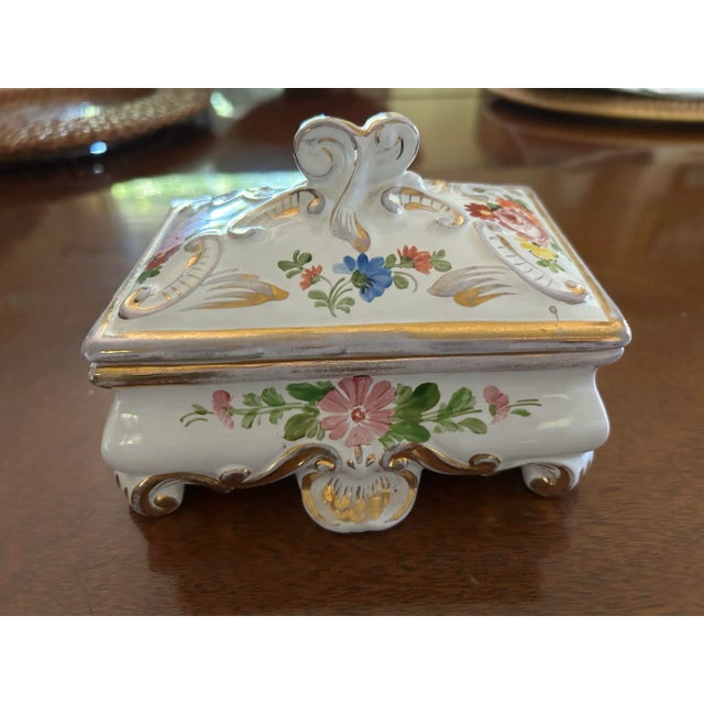 Deruta 1970s Hand Painted Deruta Ceramic Jewelry Box For Sale - Image 4 of 8
