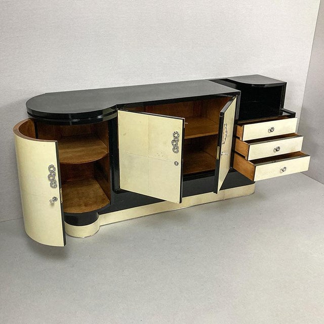 Art Deco Sideboard in Parchment and Black Lacquer, 1930s For Sale - Image 6 of 7