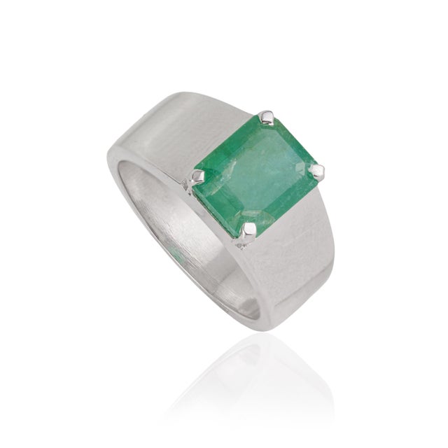 Contemporary Contemporary Wide Band Octagon 2.74 Ct Green Emerald Statement Signet Ring in Silver Size 8 For Sale - Image 3 of 15