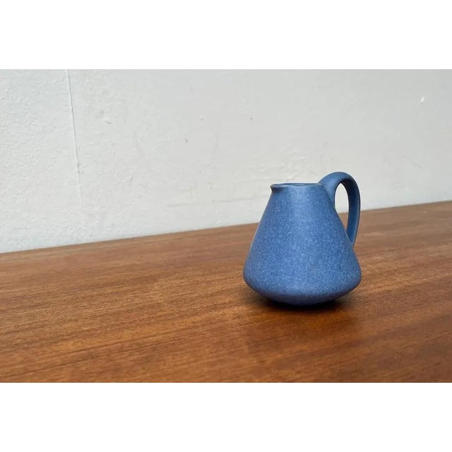 Blue Small Minimalist German Carafe Vase by Hildegard and Peter Delius for Hamelner Kunsttöpferei, 1960s For Sale - Image 8 of 13