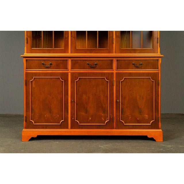 English Style Bookcase in Wood For Sale - Image 9 of 18