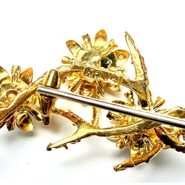 1970s 18k Yellow Gold Italian Floral Brooch With Enamel Leaves & Rubies For Sale - Image 13 of 13
