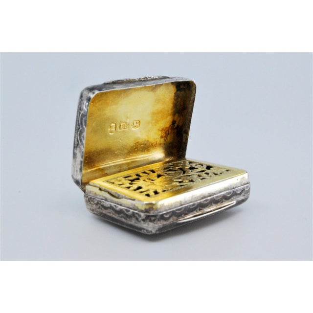 Metal George III Silver and Gold Vinaigrette Box with Engravings For Sale - Image 7 of 12