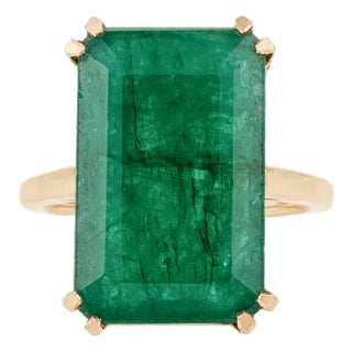12.59 Ct Emerald Solitaire Contemporary Cocktail Ring Size 5.5 by VRJewels in 18k Yellow Gold For Sale