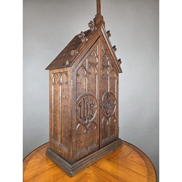 Neo-Gothic Tabernacle in Carved Oak, 1900s For Sale - Image 5 of 8