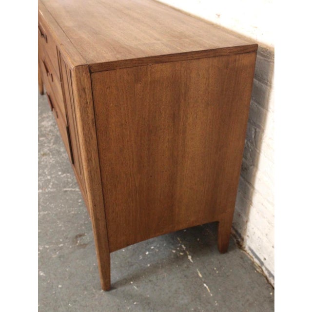 Mid 20th Century Walnut 'Emphasis' Dresser by Broyhill For Sale In New York - Image 6 of 16