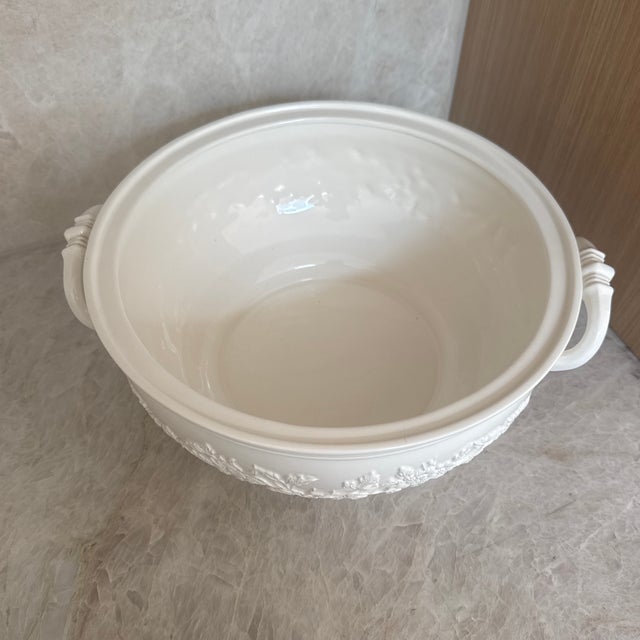 Traditional 1990s Mottahedeh Soup Tureen For Sale - Image 3 of 5