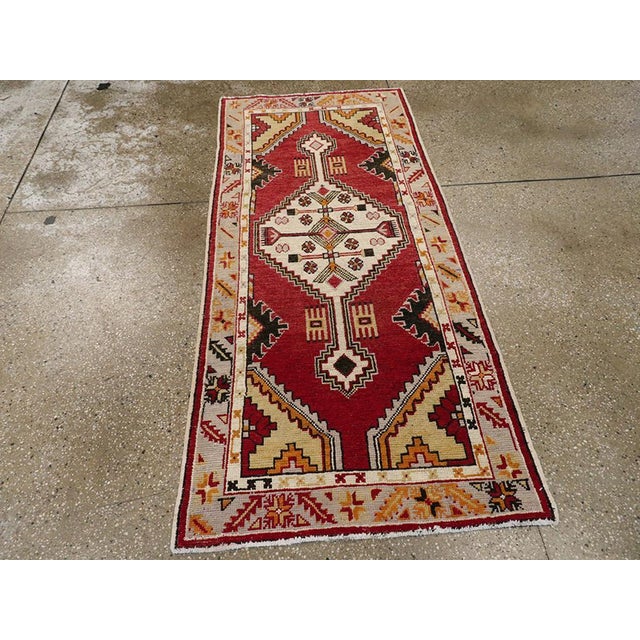 Galerie Shabab Collection Mid-20th Century Turkish Oushak Throw Rug For Sale In New York - Image 6 of 7