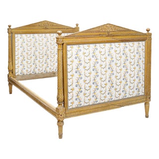 19th Century Louis XVI Carved and Painted Daybed Bed Frame For Sale