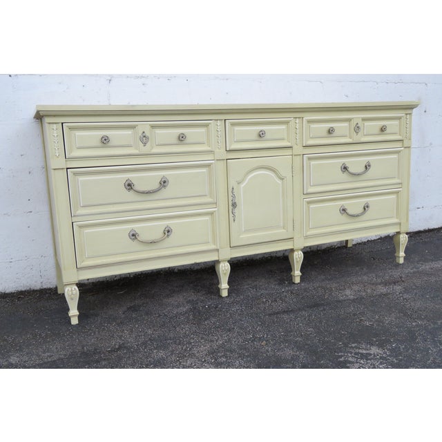 Mid 20th Century Dixie French Shabby Chic Painted Long Dresser Bathroom Vanity Tv Console 6223 For Sale - Image 17 of 18