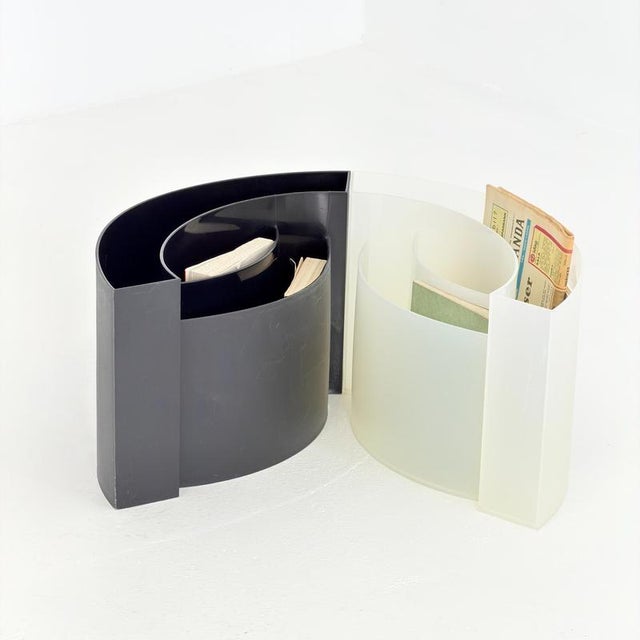 White Mid-Century Modern Space Age Wave Magazine Rack by Maier Aichen for Authentics, Italy, 1990s For Sale - Image 8 of 9