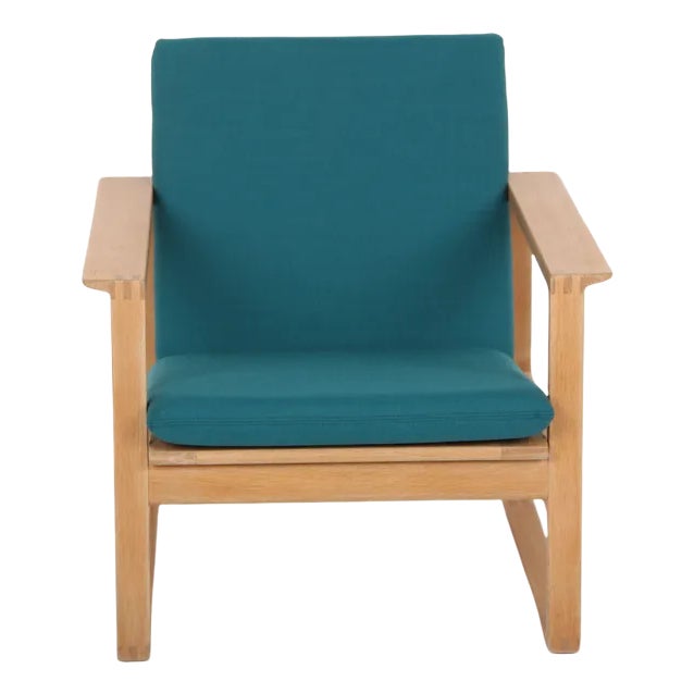 Model 2256 Lounge Chair in Light Oak and Fabric by Børge Mogensen for Fredericia For Sale