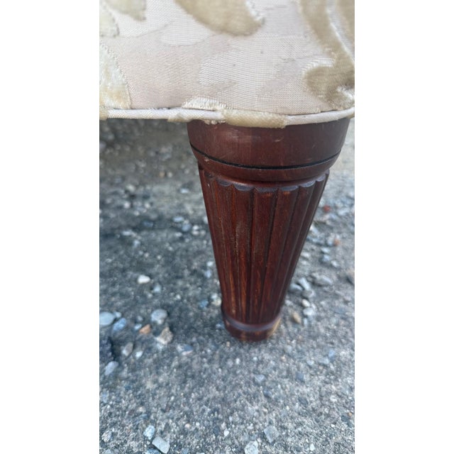 1990s English Rolled-Arm Sofa in the Style of George Smith For Sale - Image 13 of 14