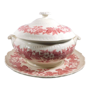 1960s Wedgwood Bramble Large Soup Tureen, Lid and Underplate