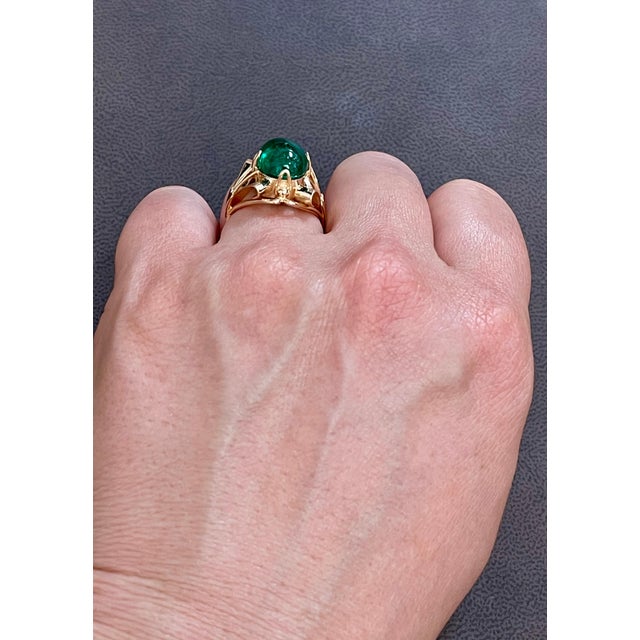 7 Carat Elongated Oval Emerald Cabochon 14 Karat Rose Gold Cocktail Ring Vintage For Sale - Image 11 of 18