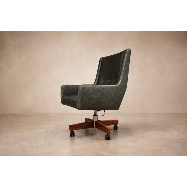 1960s “Holperin” Executive Armchair in Green Leather & Brazilian Rosewood, Sergio Rodrigues for Oca, Brazil, 1962 For Sale - Image 5 of 18