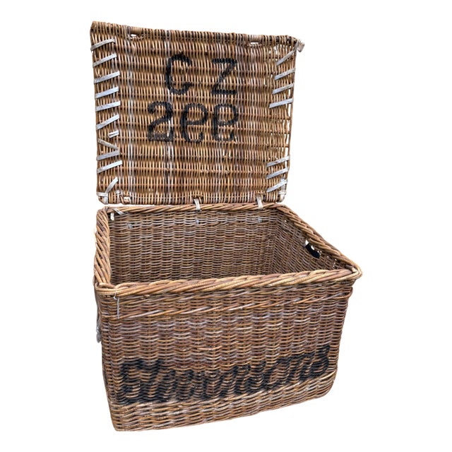 English Wicker Basket, 1920s For Sale