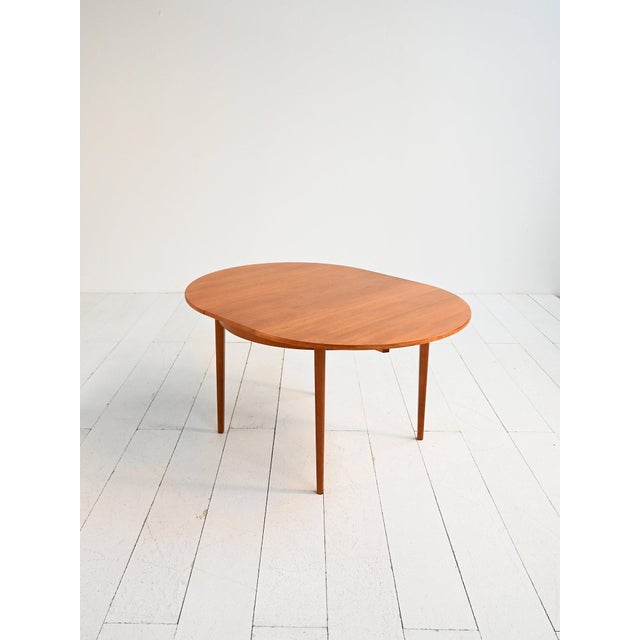 1960s Scandinavian Teak Extendable Round Table, 1960s For Sale - Image 5 of 9