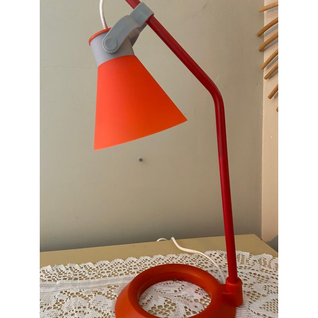 2000 - 2009 Postmodern Mathias Orange-Red Adjustable Desk Lamp With Circular Base – Retro Design For Sale - Image 5 of 8