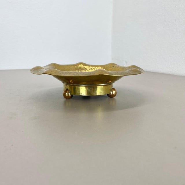 Article: Brass metal shell plate element Origin: Austria Material: Brass Wonderful metal element shell plate made in...