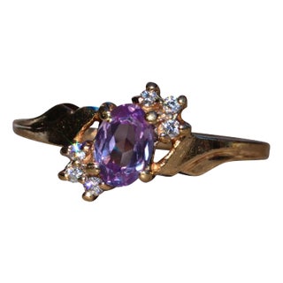The San Simeon: Yellow Gold Cocktail Ring with Color Change Sapphire For Sale