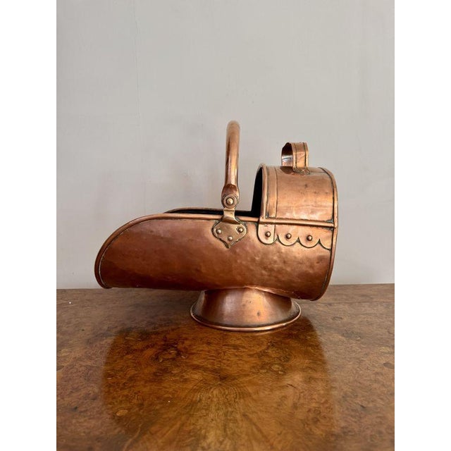 Quality antique Victorian Copper Coal Scuttle, having a quality copper coal scuttle with a swing handle to the top and a...
