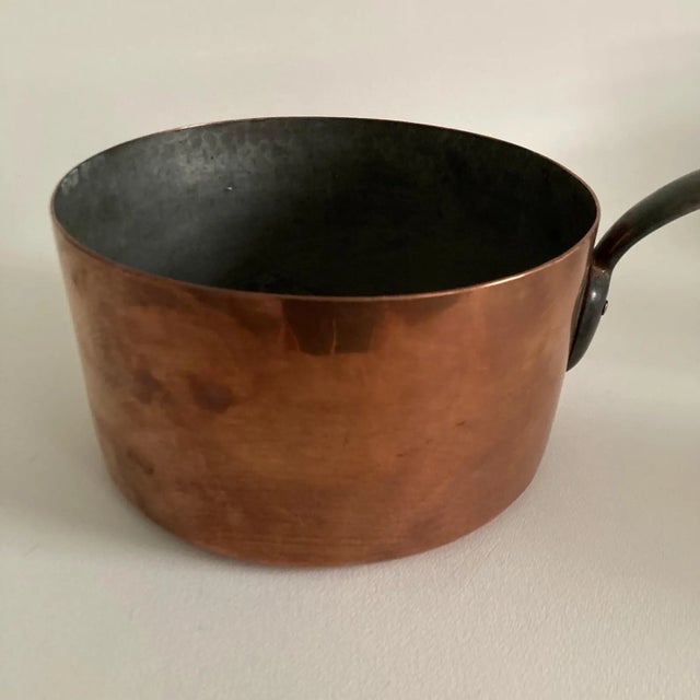 Circa 1890s, "A La Ménagère (1863-1899) B. Bonne Nouvelle 20" Antique French Copper Pot - "Arrow" Shape Handle For Sale - Image 12 of 15