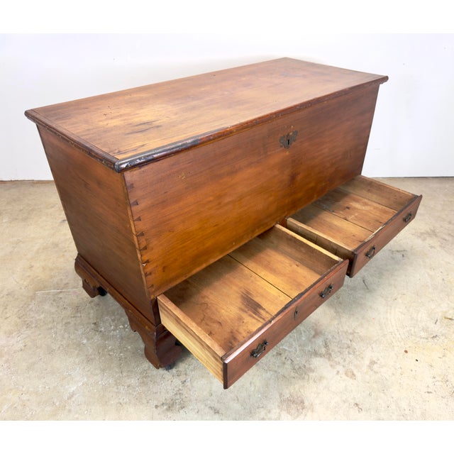 Early 19th Century 19th Century American Queen Anne Style Pine Blanket Chest Pennsylvania For Sale - Image 5 of 12
