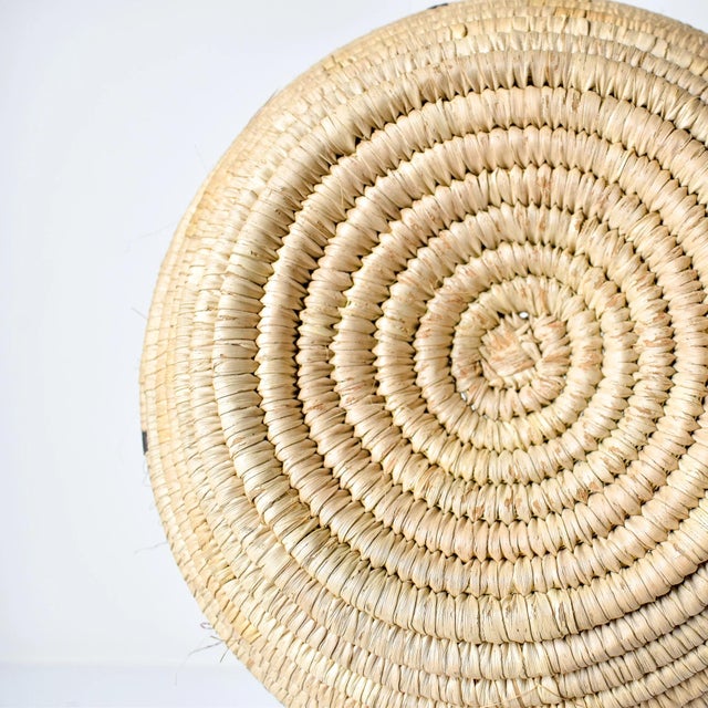 Beige Early 20th Century Hausa Grass Basket Bowl Nigeria 9 Inch For Sale - Image 8 of 10