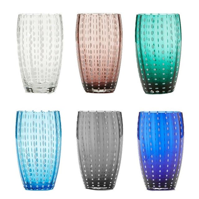 Collection for the table in clear colored glass. It includes tumblers for water and soft drinks, wine glasses, flute...