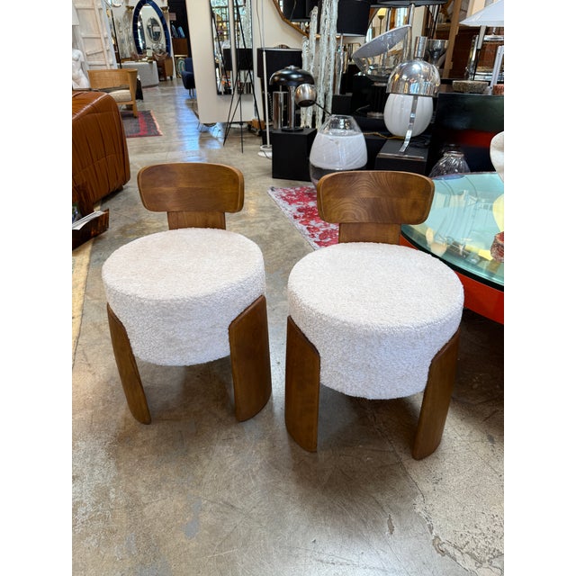 Sculptural Pair of Italian Modernist Chair in Walnut and Ivory Bouclé, 1970s For Sale In Los Angeles - Image 6 of 7