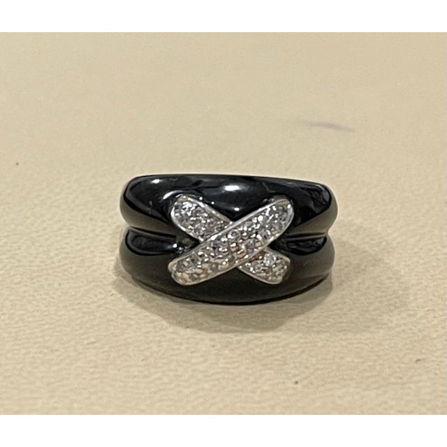0.2 Carat White Diamond and Black Onyx XO Ring 18 Karat White Gold For Sale In New York - Image 6 of 18