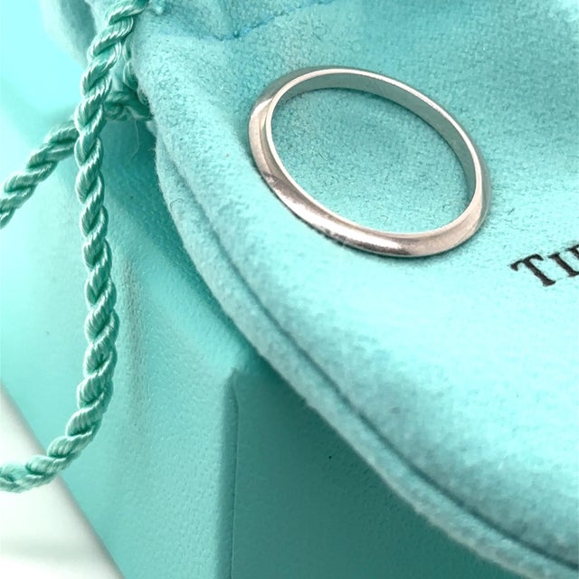 Tiffany & Co. Platinum Knife Edge Wedding Band Ring 2.73g, Size 7 For Sale - Image 6 of 9