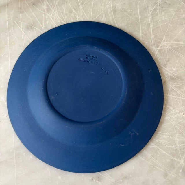 English Vintage 1977 Wedgwood Dark Blue Jasperware Silver Jubilee Pin Dish For Sale - Image 3 of 5
