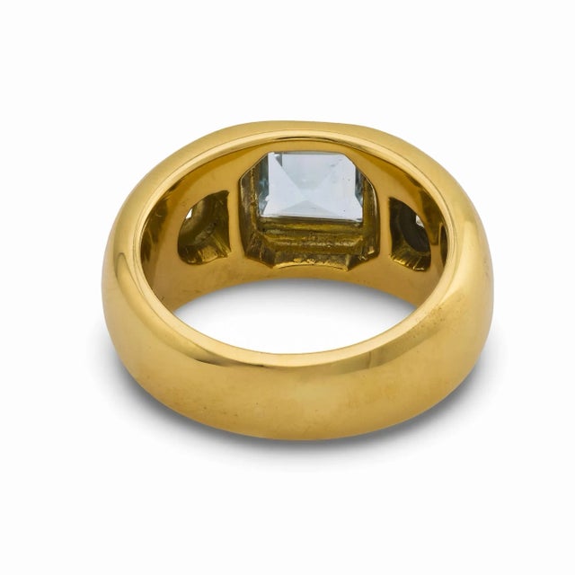 Metal Vintage Aquamarine Diamond 18k Yellow Gold Three Stone Ring, Size 5 For Sale - Image 7 of 7