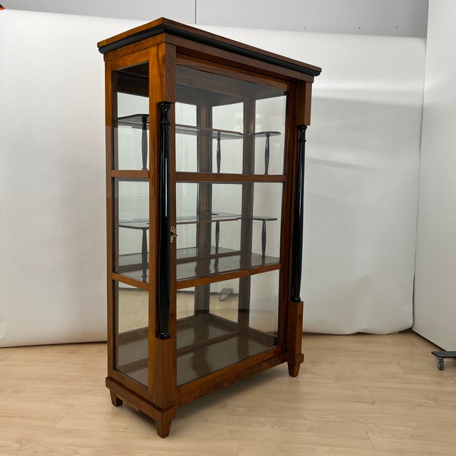 Early 19th Century Biedermeier Vitrine in Walnut & Brass with Three Sides Glazed, South Germany, 1830 For Sale - Image 5 of 18