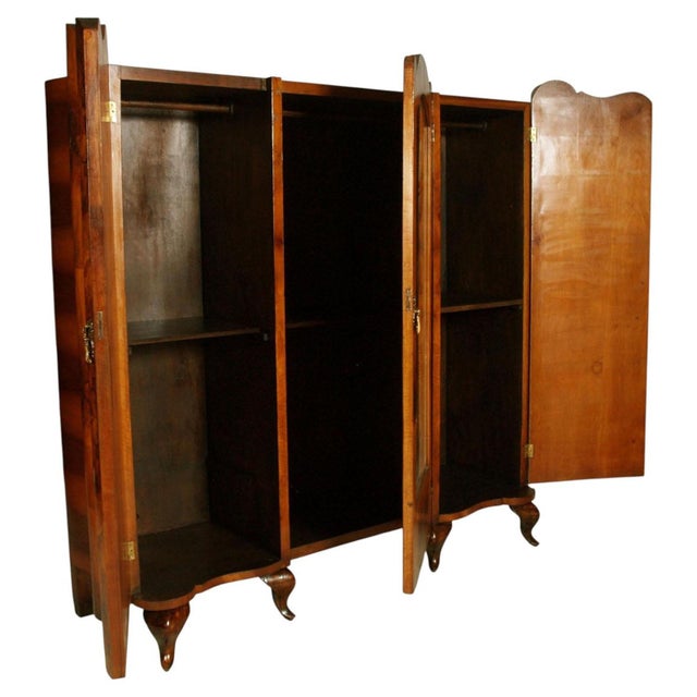 Baroque Italian Baroque Revival Walnut and Burl Walnut Wardrobe from Palazzi dell’Arte Cantù, 1940s For Sale - Image 3 of 10