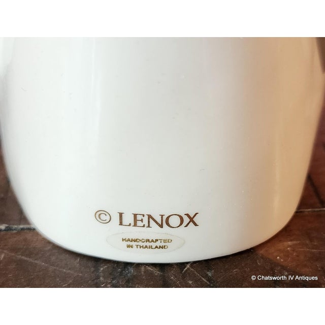 1980s Pair Lenox Ivory Cream & Gold Round Porcelain Picture Frames, 1980s For Sale - Image 5 of 9