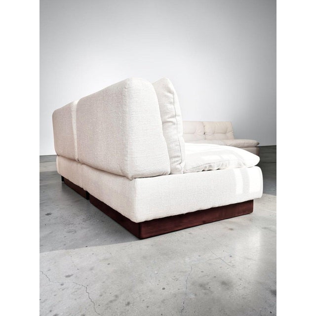 A spectacular and imposing modular corner sofa produced by the renowned Italian manufacturer Saporiti in the 1970s. This...