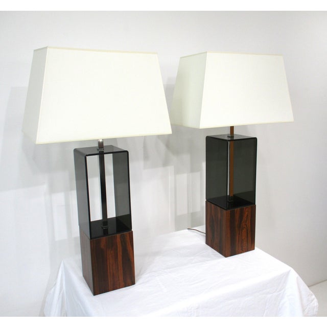 Mid-Century Modern Laurel Styled Faux Rosewood Lucite Table Lamps For Sale - Image 3 of 13